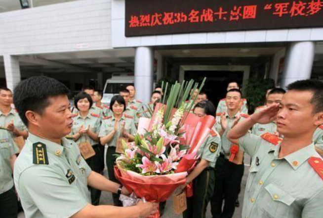 2021年参军入伍，海、陆、空，哪个好发展更容易留队？