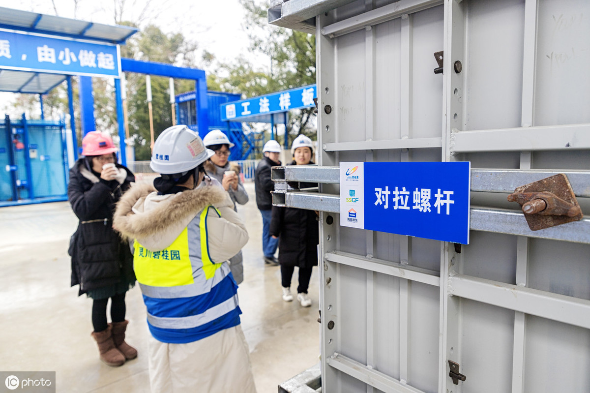 揭秘：施工单位须给工人交保险？出事可得两份赔偿，别再被忽悠了