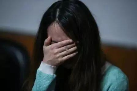 三名女子在会所洗浴，轮流与一男子发生“关系”，应判什么罪？