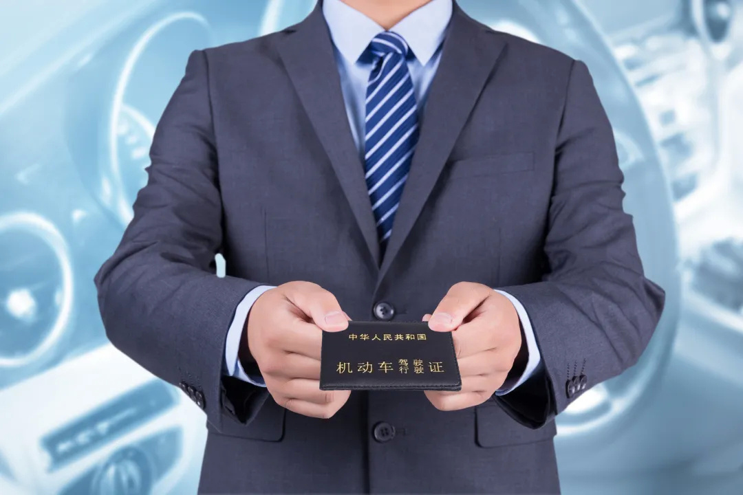 驾驶证快过期了，可以全程网上办理换证吗？