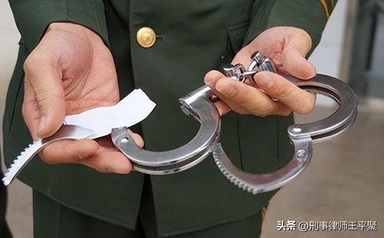 郭某涉嫌走私普通货物物品一案,偷逃税额巨大,法律如何能轻判?