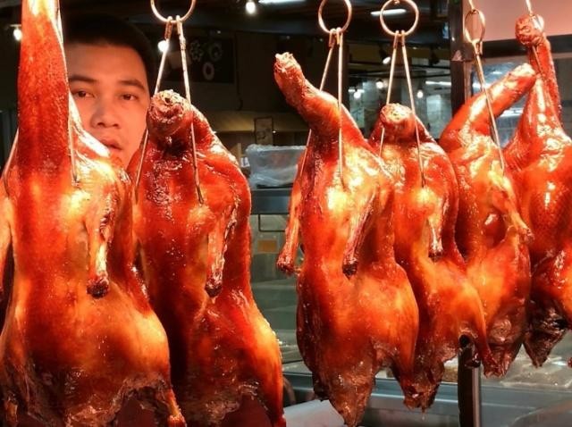 为什么活鸭一只40元,烤鸭却卖18元?看完才明白,这里面有猫腻!